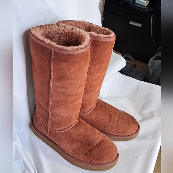 UGG   - Picture 5 of 16